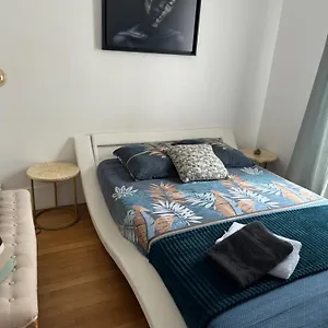 Apartamento Guest Nearby Champs Elysees, París